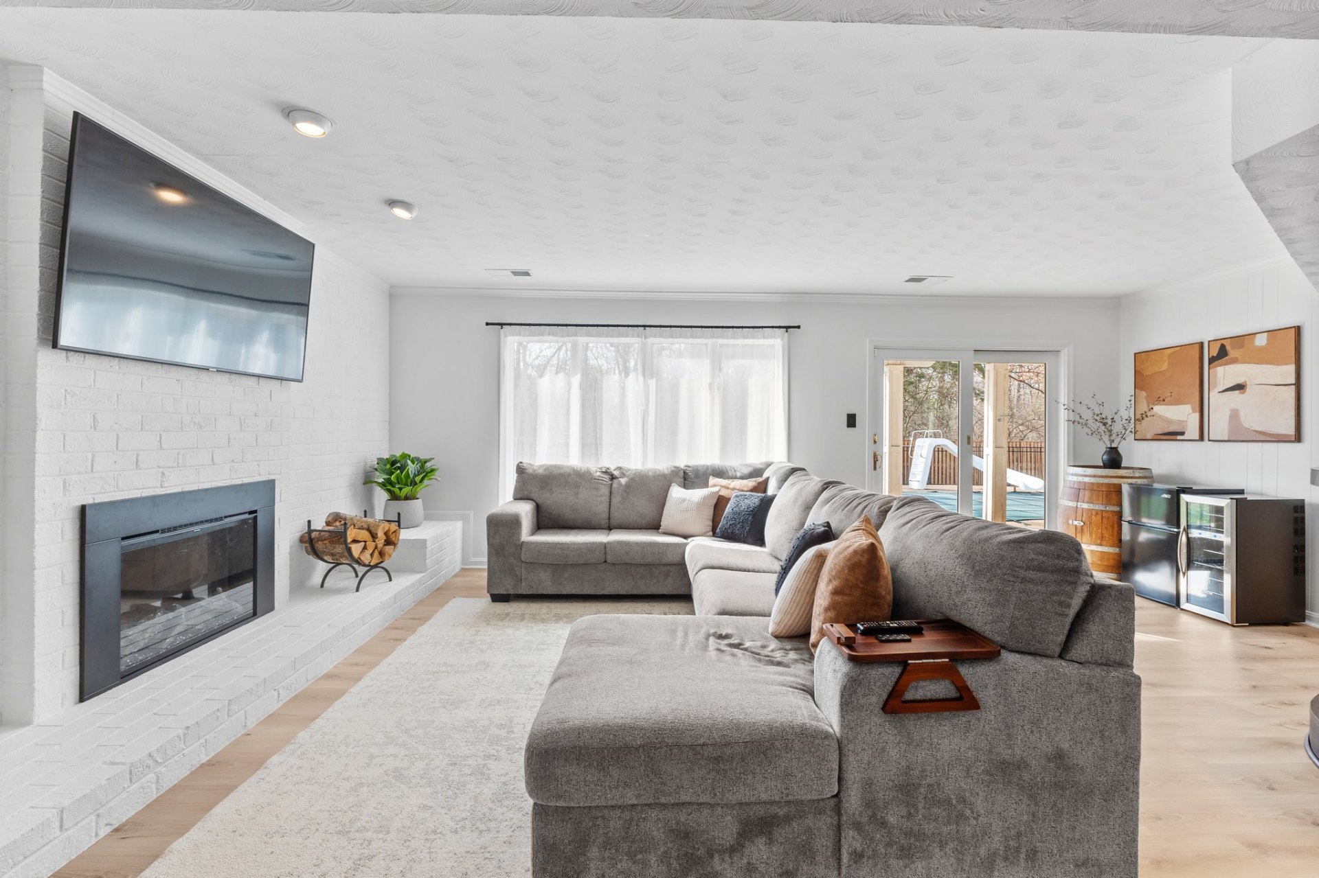Basement – Lounge & Fireplace