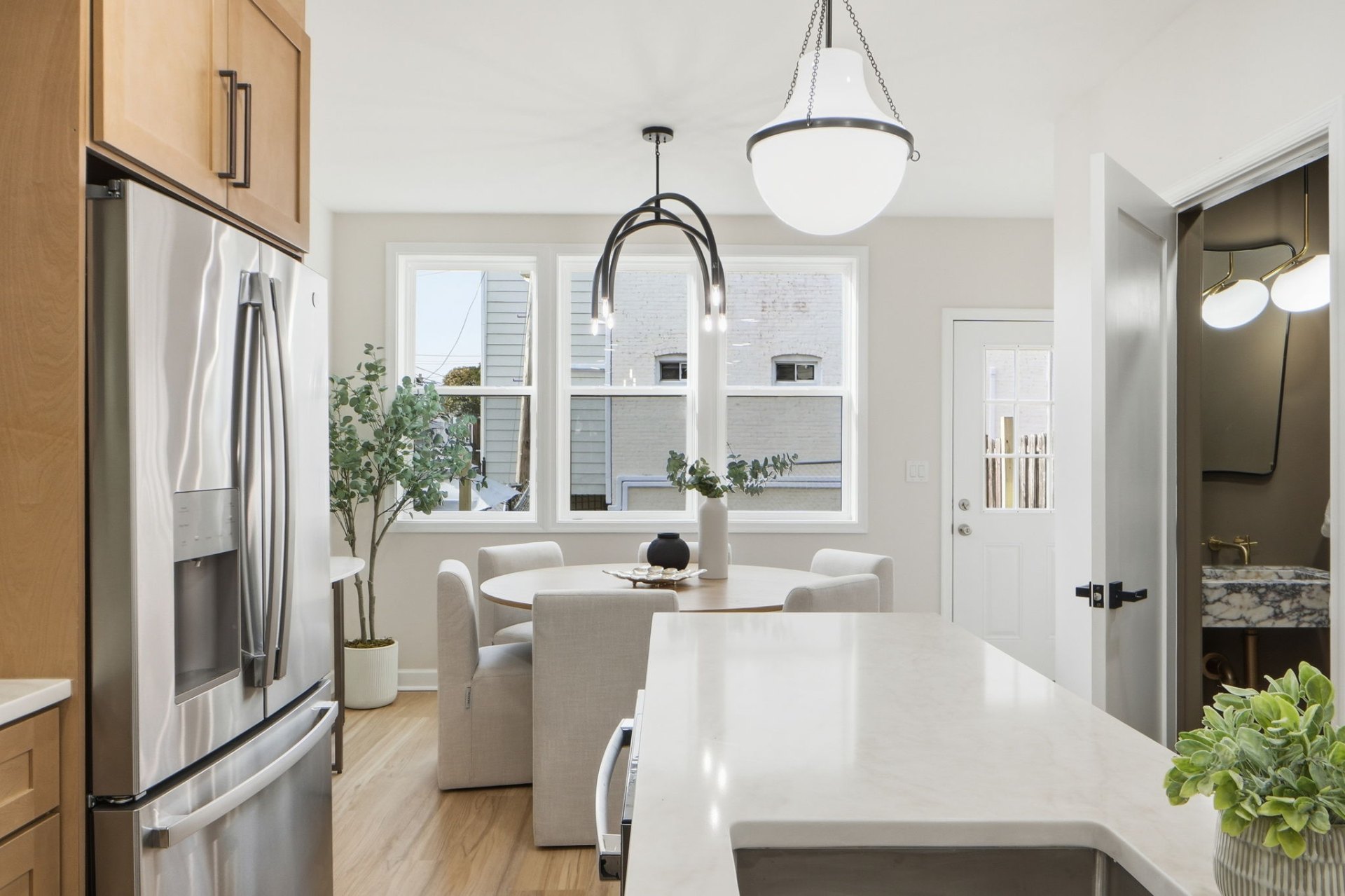 Kitchen – Dining Nook & Pendants
