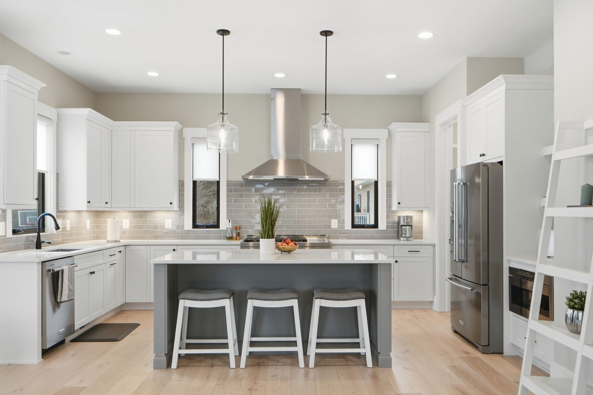Kitchen – Grey Island & Glass Pendants