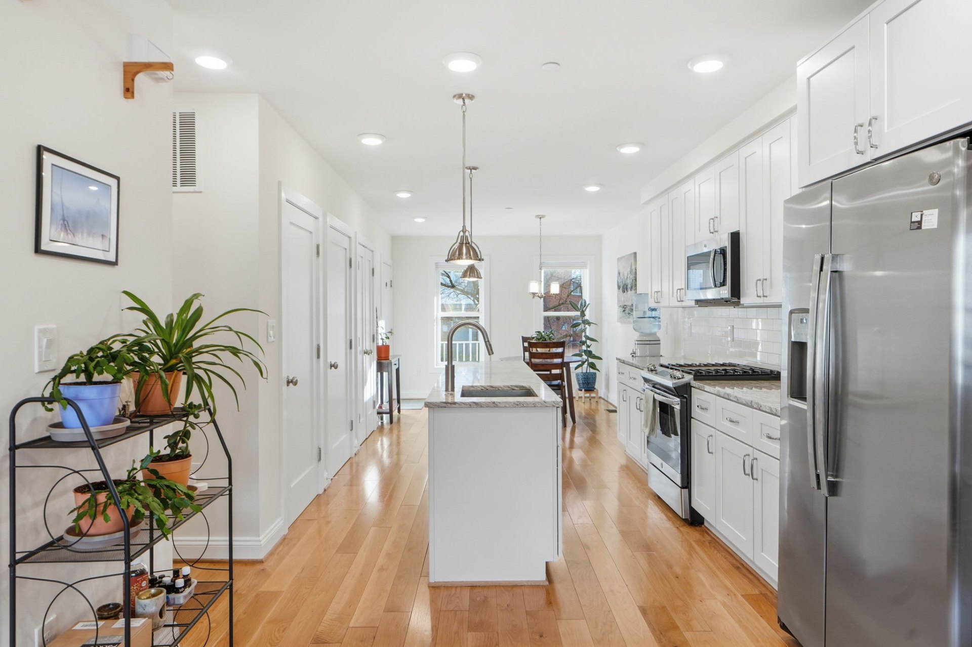 Kitchen – Narrow White Rowhouse