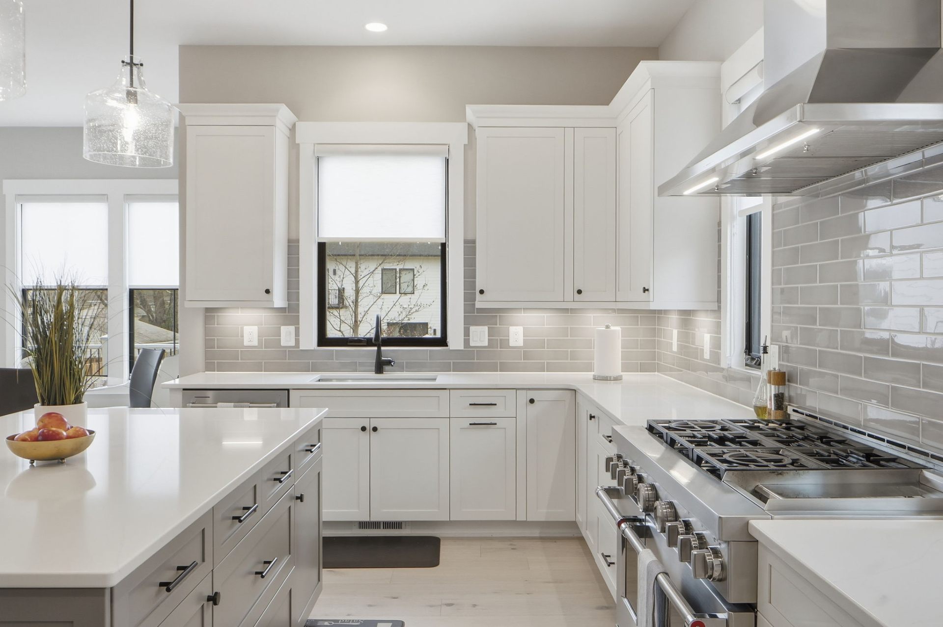 Kitchen – White Island & Pendants
