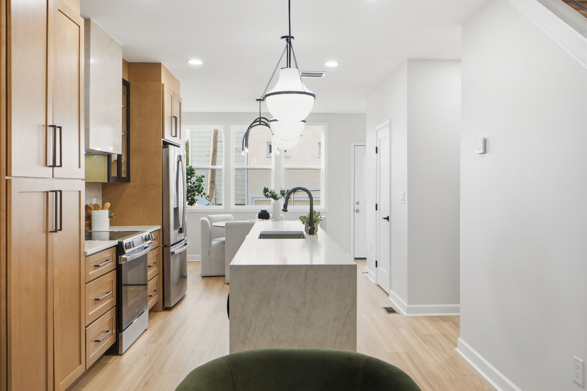 Kitchen – Wood & Marble Modern