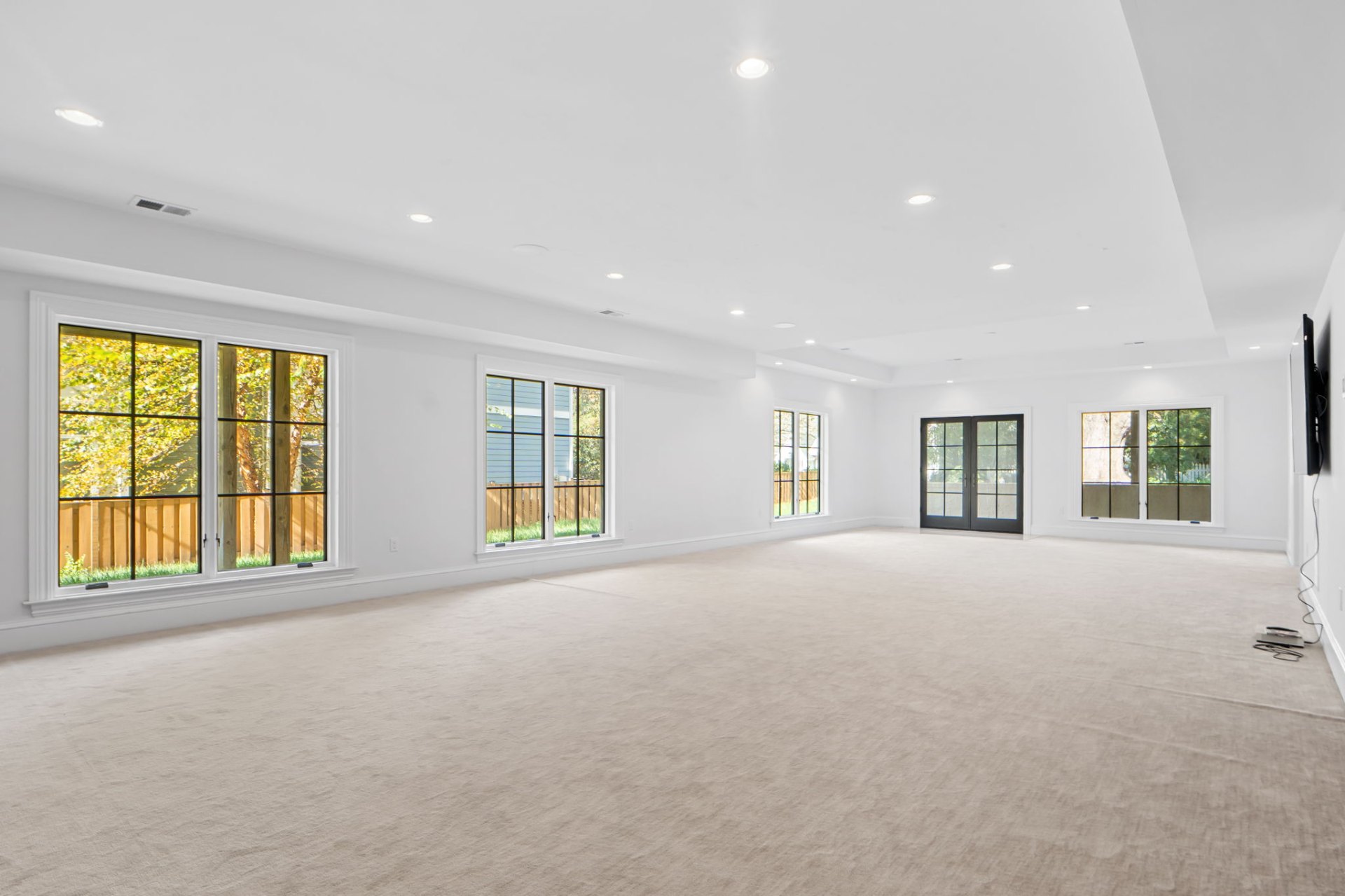 Luxury Sunroom – Chandelier Detail