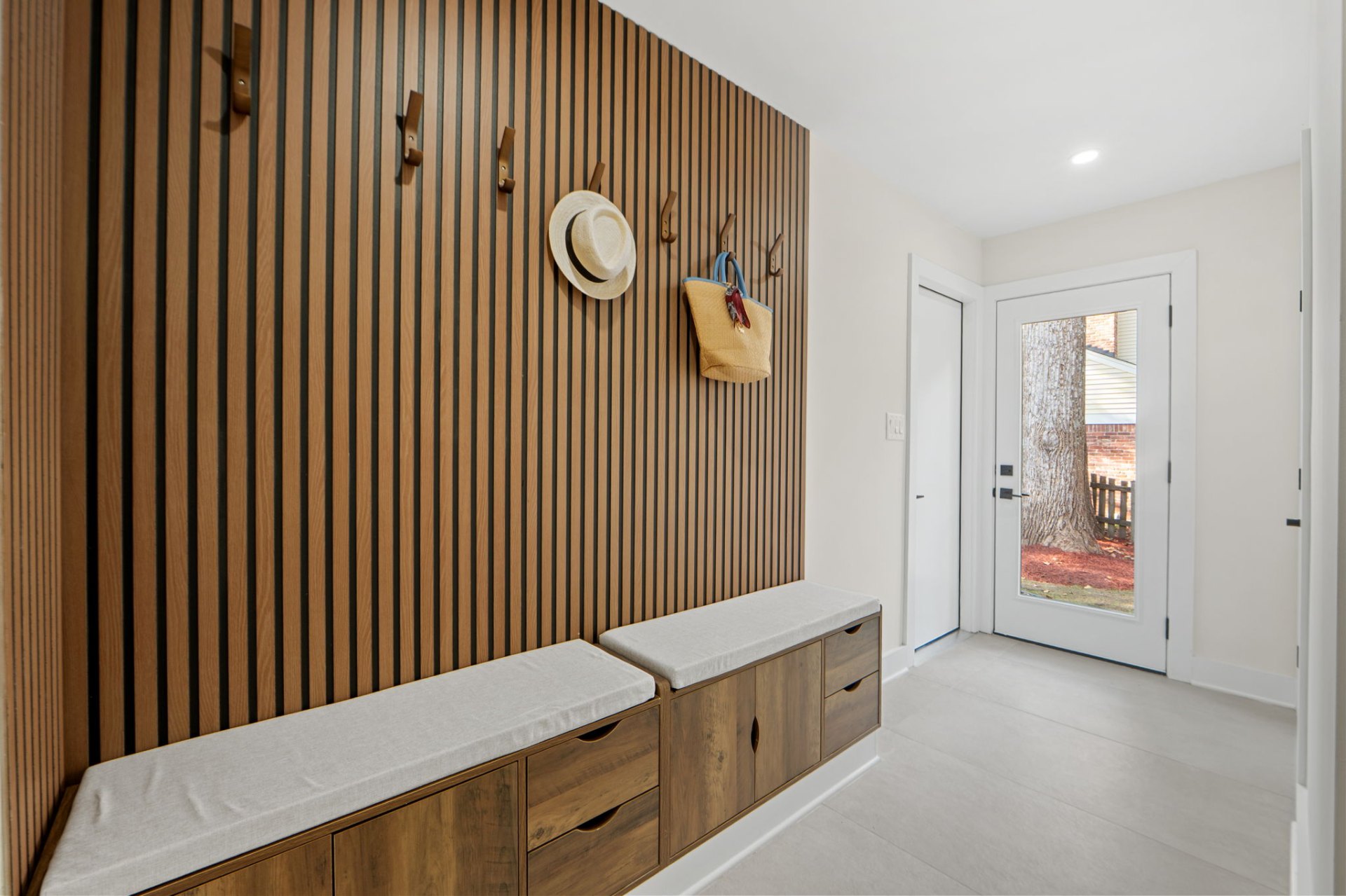 Mudroom – Slat Wall & Built-In Bench